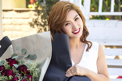 Nguyễn Hồng Nhung đón sinh nhật trong biệt thự triệu USD tại Mỹ