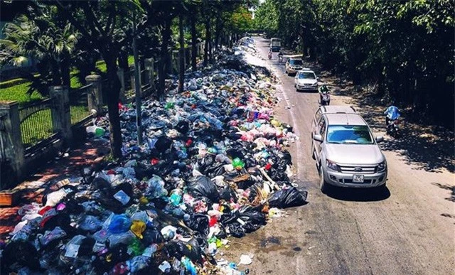 Các quận nội thành Hà Nội đã hết khổ vì rác - Ảnh 1.