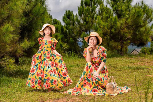 Con gái Ốc Thanh Vân 'đọ dáng' với mẹ