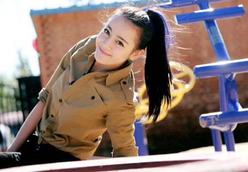 Địch Lệ Nhiệt Ba thử làm vệ sĩ