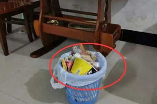 Tùy tiện đặt thùng rác kiểu này: Gia chủ làm hoài vẫn nghèo khổ, vợ chồng quanh năm cãi vã