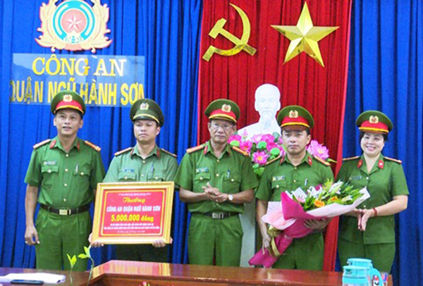 Đà Nẵng: Bắt hai đối tượng người Trung Quốc bị truy nã, bàn giao cho Bộ Công an