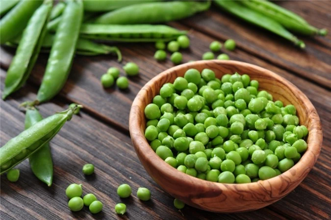 Green-peas-in-wooden-bowl1