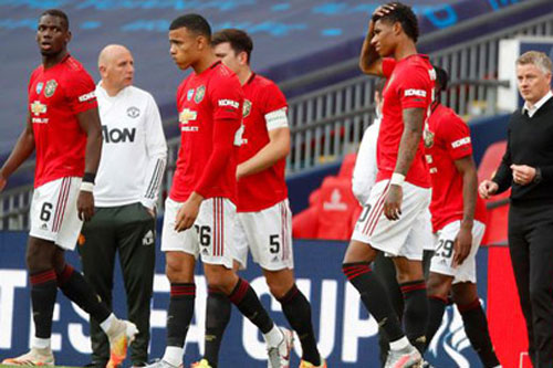 Dàn sao bại trận của M.U nói gì trong phòng thay đồ?