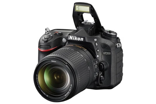 2. Nikon D7200 (giá: 990 USD).