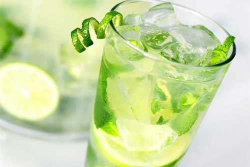 Uống nước chanh thời điểm này bạn dễ rước bệnh vào người mà không hay biết