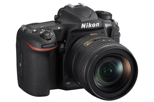 3. Nikon D500 (giá: 1.497 USD).