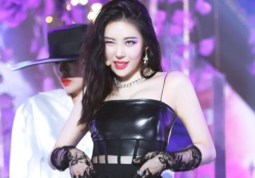 Vẻ đẹp của 'nữ hoàng quyến rũ Kpop' sau khi tăng 10 kg