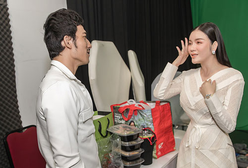 Lý Nhã Kỳ đón tuổi 38 bên bạn bè và các fan