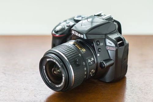 6. Nikon D3300 (giá: 600 USD).