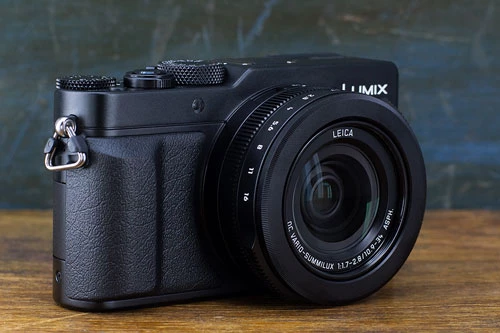 9. Panasonic Lumix DMC-LX100 (giá: 598 USD).