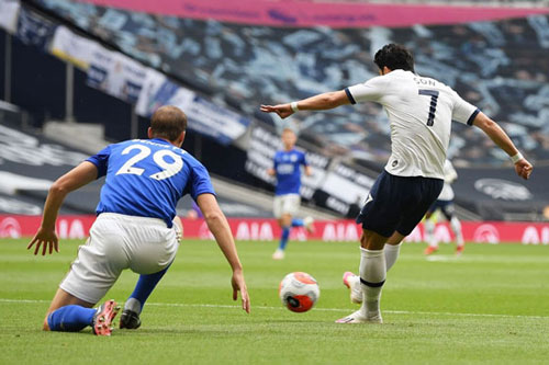 Thua thảm Tottenham, Leicester lại 'mời' M.U vào Top 4