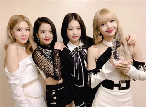 Blackpink bỗng trở thành 'con ghẻ quốc tế' với sai lầm này, Knet nói gì? - Ảnh 3