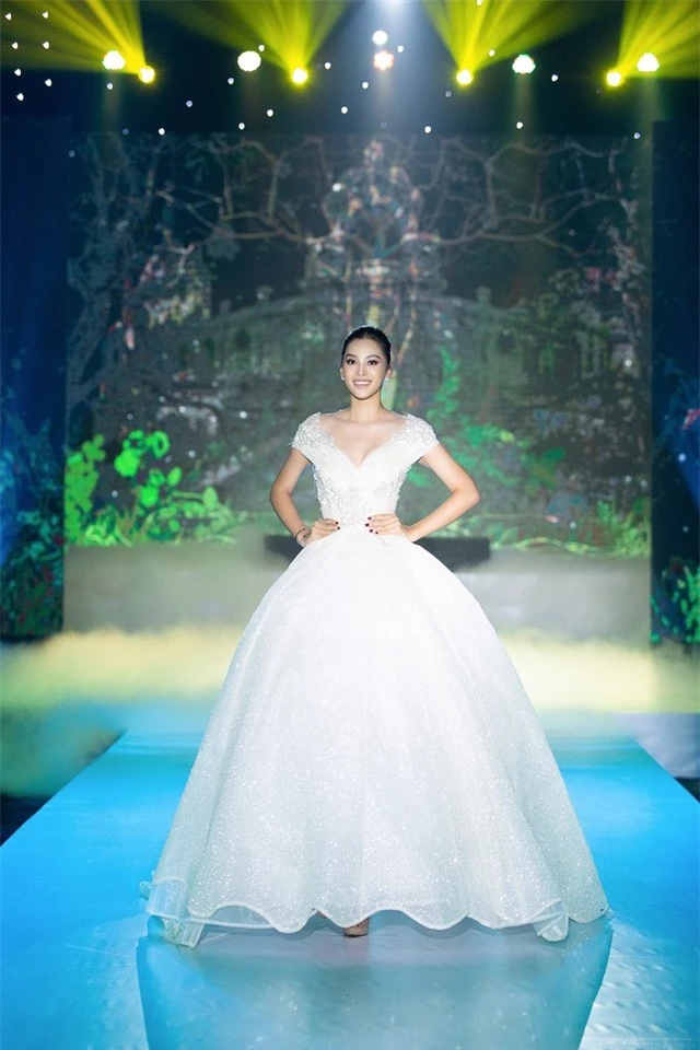 Dàn Hoa hậu, Á hậu sinh năm 2000 đọ dáng trong đầm công chúa - Ảnh 6.