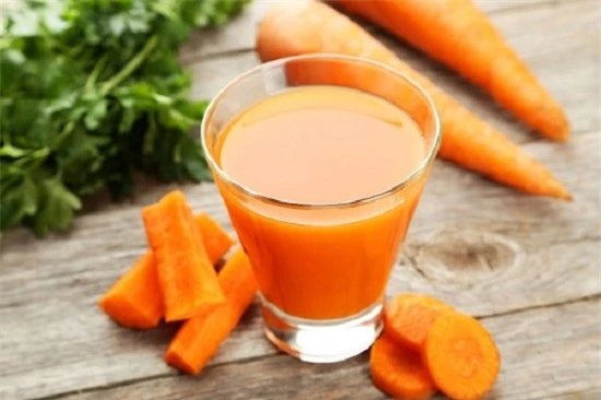 Mỗi ngày, thưởng thức một ly nước ép cà rốt mỗi ngày giúp bạn có lá gan khỏe mạnh, tăng khả năng giải độc