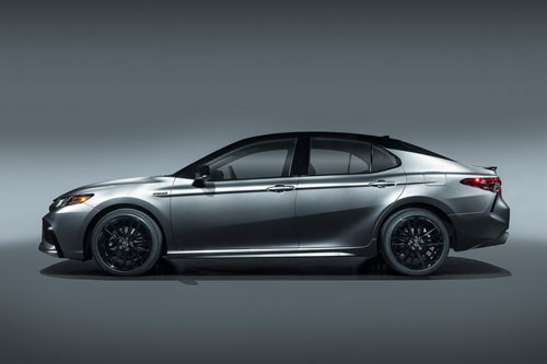 Toyota Camry 2021 có ưu điểm gì để cạnh tranh với Honda Accord, Mazda6?