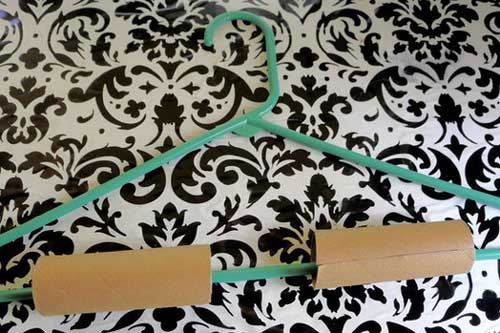 Đừng vội vứt lõi giấy vệ sinh đi, hãy cắt chúng và gắn vào móc quần áo, kết quả sẽ khiến bạn bất ngờ