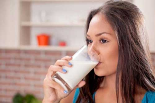Sữa rất tốt nhưng uống vào buổi sáng hay buổi tối mới có lợi cho sức khỏe?
