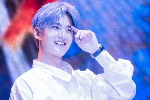 Khi dàn 'nam thần' Hoa Ngữ 'đu trend' tóc màu xanh khói: Vương Nhất Bác, Dương Dương đẹp xuất sắc