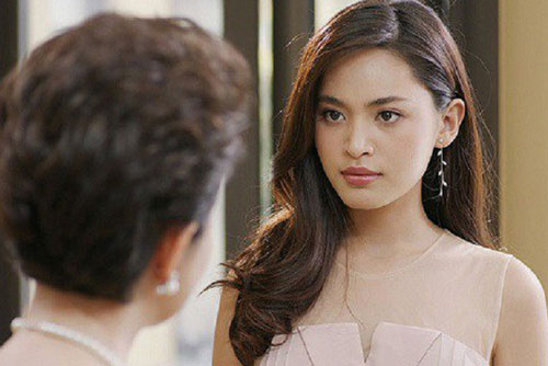 Về thăm mẹ chồng thấy bọc tiền trên bàn, tôi hỏi bà thì nhận được tin "sét đánh"