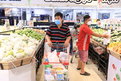 Thu nhập 90% người tiêu dùng Việt bị ảnh hưởng bởi COVID-19