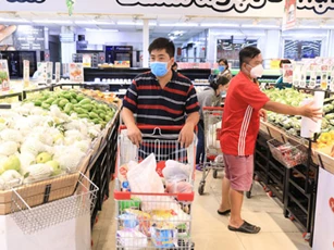 Thu nhập 90% người tiêu dùng Việt bị ảnh hưởng bởi COVID-19