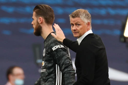 HLV Solskjaer vẫn bênh vực De Gea.