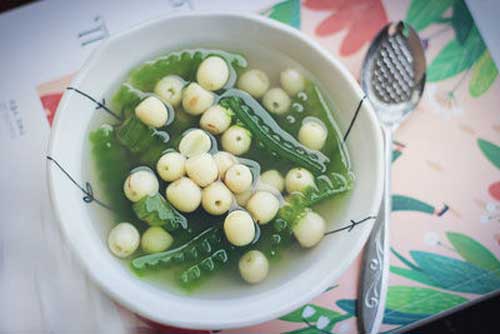 Công thức nấu chè hạt sen rau câu mùa hè dành cho người mất ngủ
