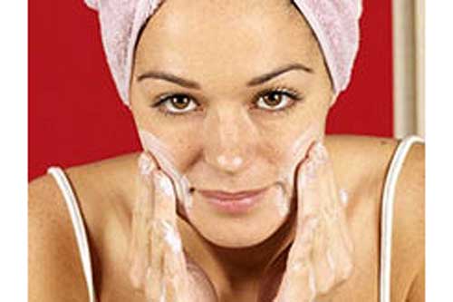 5 mẹo chăm sóc da nên và không nên trước khi đi ngủ