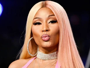 Nicki Minaj xác nhận mang thai con đầu lòng