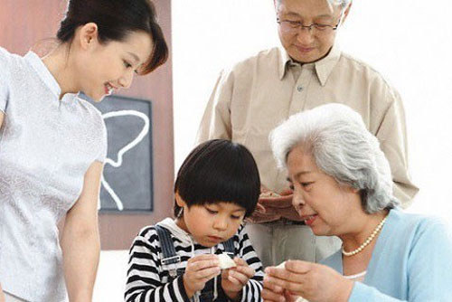 Gia đình ngăn cấm vì nghi ngờ người yêu đánh cháu tôi