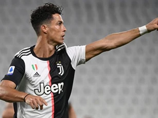 Ronaldo phá kỷ lục tồn tại 25 năm tại Serie A