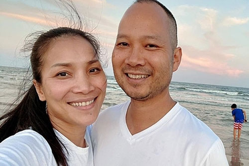 Gia đình Hồng Ngọc đi biển giữa dịch