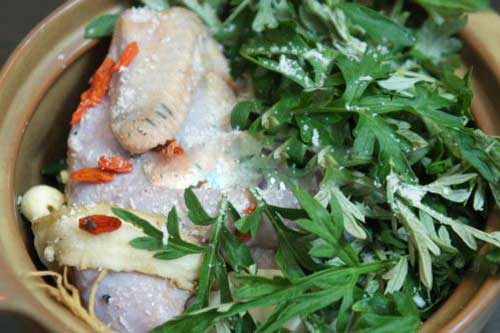 Ngải cứu: Cực tốt và cực độc, biết mà tránh khi ăn kẻo 'rước họa vào thân'