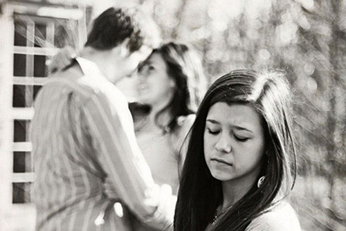 Có nên tiến đến với người yêu cũ của bạn thân?