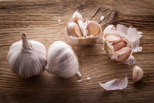 Đặt một tép tỏi dưới gối qua đêm, sáng ra bạn sẽ thấy ngay điều kì diệu