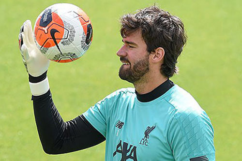 2 năm ngày Alisson gia nhập Liverpool: Gọi anh là ngôi sao thì chưa đủ