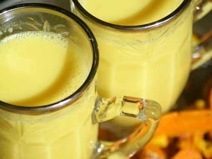 Uống nước nghệ 'thần thánh' mỗi ngày, da sẽ đẹp như gái 18