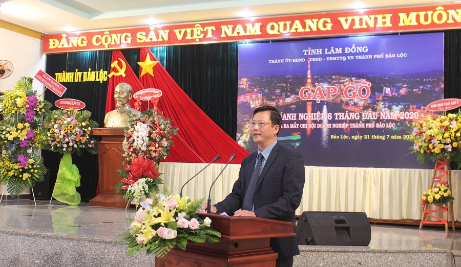 Ông Đoàn Kim Đình, Chủ tịch UBND TP. Bảo Lộc phát biểu chúc mừng ra mắt Chi hội Doanh nghiệp TP. Bảo Lộc. Ông Đoàn Kim Đình, Chủ tịch UBND TP. Bảo Lộc phát biểu chúc mừng ra mắt Chi hội Doanh nghiệp TP. Bảo Lộc.