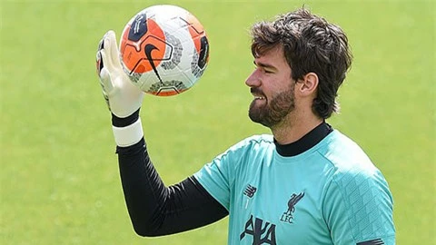 2 năm ngày Alisson gia nhập Liverpool: Gọi anh là ngôi sao thì chưa đủ