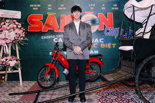 Erik h&#xE1;t h&#x1EBF;t m&#xEC;nh tr&#x1B0;&#x1EDB;c h&#xE0;ng tr&#x103;m kh&#xE1;n gi&#x1EA3;