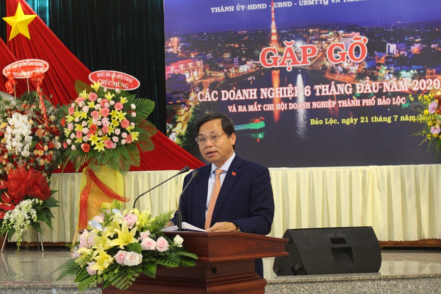 UVBTV Tỉnh uỷ, Bí thư Thành uỷ Bảo Lộc phát biểu chào mừng và chỉ đạo tại buổi ra mắt Chi hội Doanh nghiệp TP. Bảo Lộc. UVBTV Tỉnh uỷ, Bí thư Thành uỷ Bảo Lộc phát biểu chào mừng và chỉ đạo tại buổi ra mắt Chi hội Doanh nghiệp TP. Bảo Lộc.