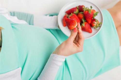 Mỗi ngày 3 quả dâu tây mẹ bầu sẽ thấy điều kỳ diệu xảy ra