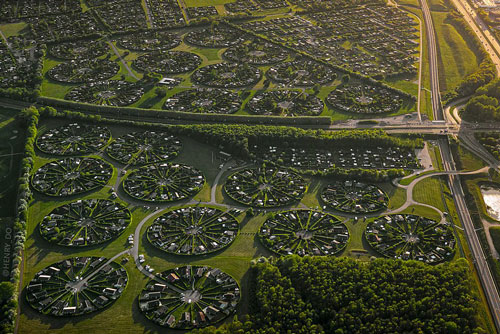 Lạc vào ngôi làng tròn tuyệt đẹp ngỡ như một “nền văn minh ngoài hành tinh”