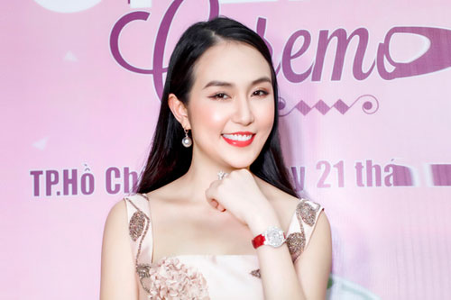 Hương Baby đeo đồng hồ 2,5 tỷ đồng
