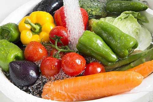 Chuyên gia mách 4 bước rửa rau, củ, quả để loại bỏ vi khuẩn, thuốc trừ sâu và chất kích thích