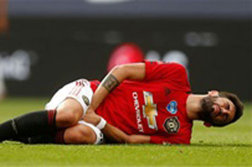 Bruno Fernandes bắt đầu bị 'đánh hội đồng' giống Ronaldo