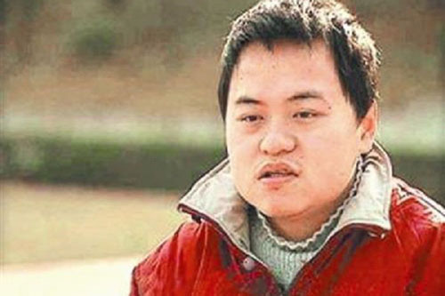 Thần đồng 17 tuổi học thạc sĩ nhưng ăn phải có người đút cơm: 1 sai lầm của mẹ hủy hoại cả đời con