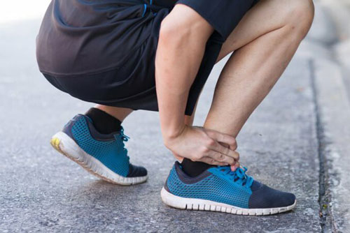 Tìm hiểu nguyên nhân gây ra những cơn đau mắt cá chân dai dẳng