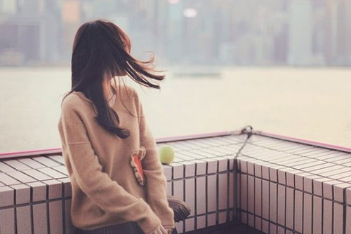 Bàng hoàng khi phát hiện người yêu lưu tên người khác là 'vợ yêu'